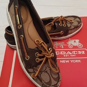 Coach signature loafers. Khaki/Chestnut